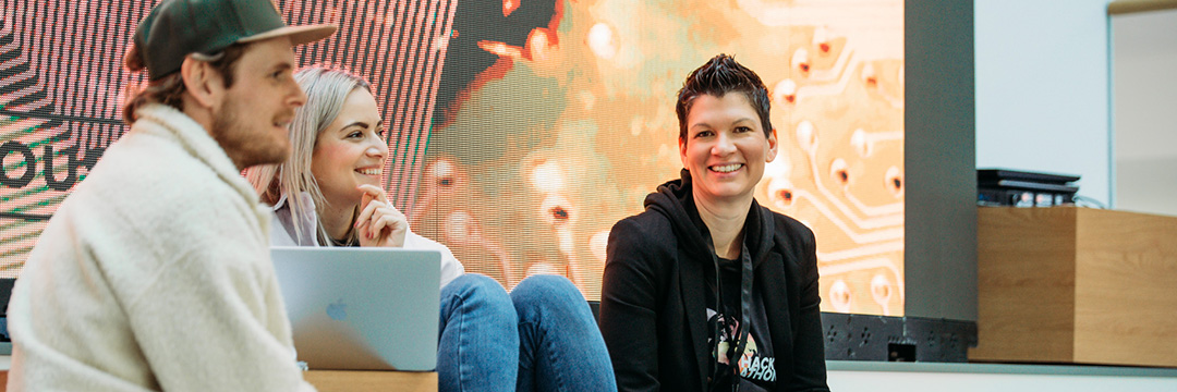 Das Organisations-Team des Hackathons Benedikt Weiss (LSZ), Anita Deller & Helga Pattart-Drexler (THI TECHHOUSE)