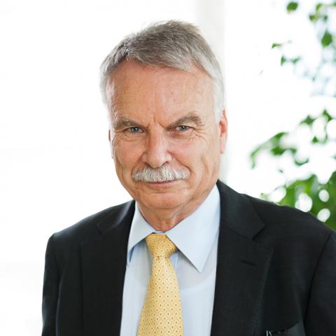 Dr. Alexander Loisel