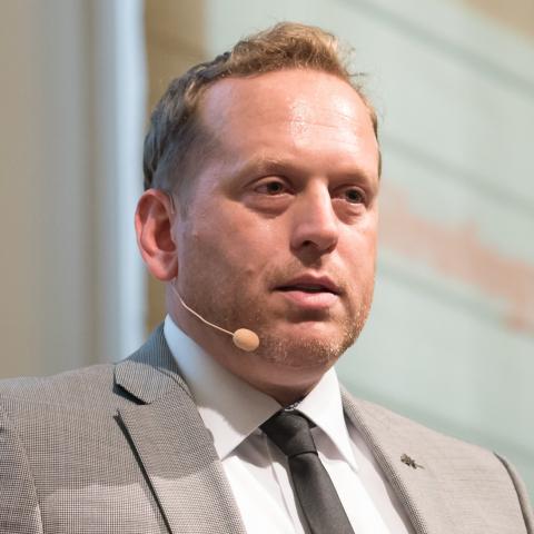 Mag. (FH) Claus-Peter Kahn